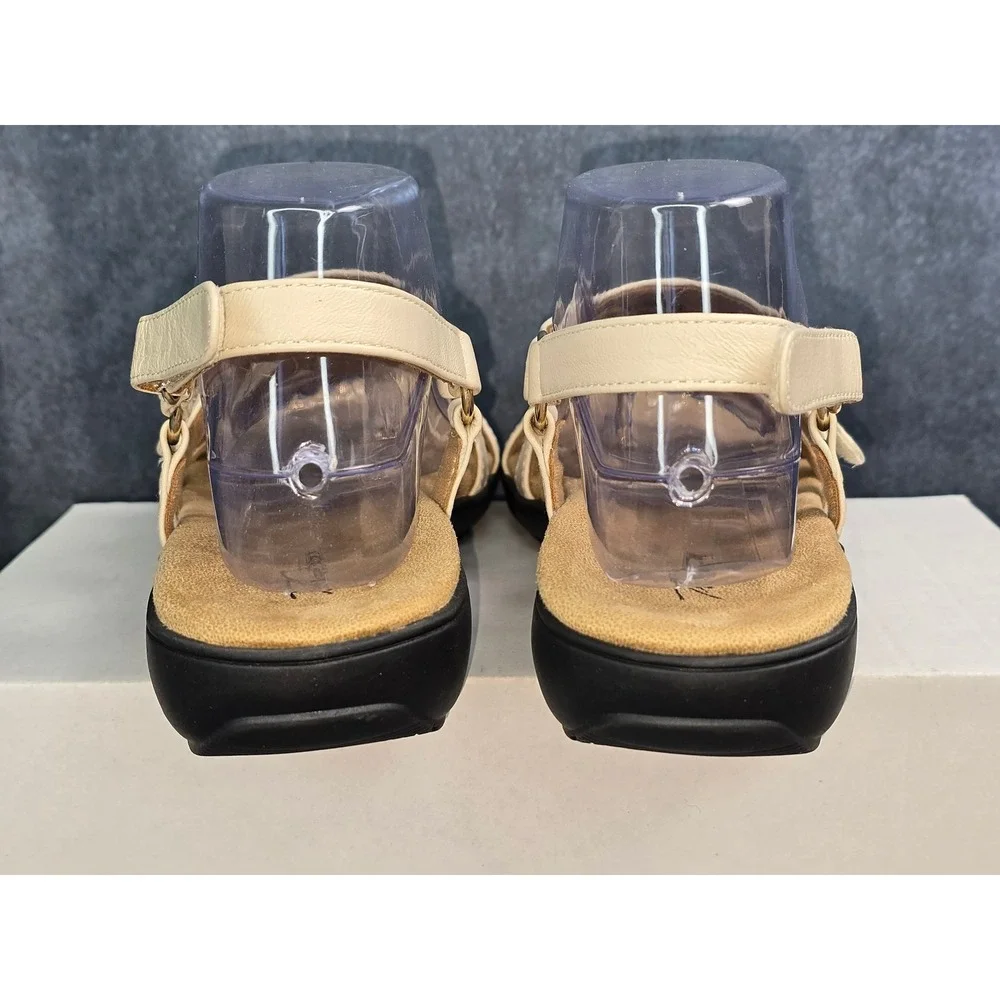 NWOT Trotters Ria Sandals Ivory Leather Strappy Hook and Loop Women 10‎ Narrow